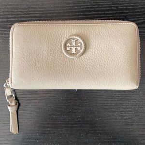 Grey pebbled leather Tory Burch zipper wallet